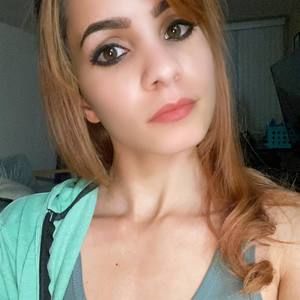 Meet your Posher, Larissa